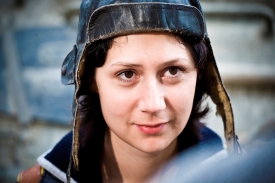 Martha Issov&aacute; vn&aacute;&scaron;&iacute; do unyl&eacute; komedie Operace Dunaj trochu energie.