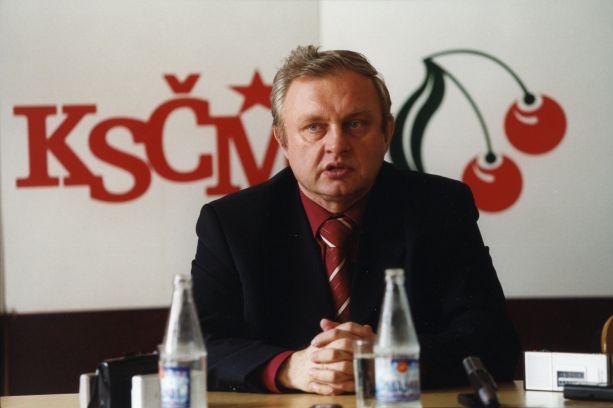 Europoslanec Miloslav Ransdorf čelí obvinění policie.