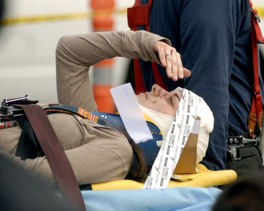 Čtyřiačtyřicet lidí muselo být hospitalizováno. Čtyřiačtyřicet lidí muselo být hospitalizováno.