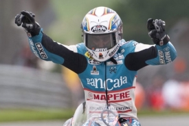 Z vítězství v kubatuře do 125 ccm se radoval Španěl Julian Simón.