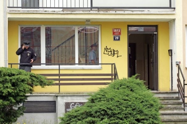 Dům, ve kterém muž dívku držel.