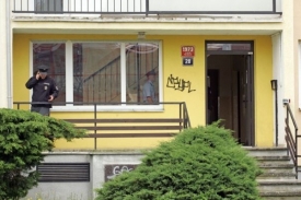 Dům, ve kterém muž dívku držel.