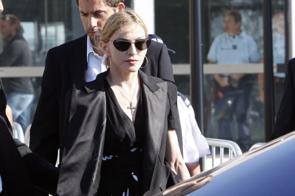 Madonna plánovaný koncert po nehodě zrušila. 