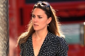 Kate Middletonová je dlouhodobá přítelkyně prince Williama.