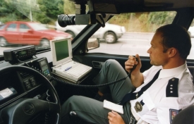 Do ter&eacute;nu vyraz&iacute; policist&eacute; s modern&iacute; 