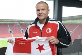 Adam Hloušek přišel do Slavie z Jablonce. Je nejdražším hráčem. Adam Hloušek přišel do Slavie z Jablonce. Je nejdražším hráčem.