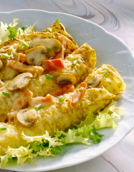 Palačinky plněné houbami a kuřecím masem chutnají i zapečené.