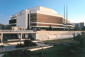 Kongresové centrum je v dluzích.