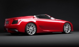 Loni v lednu se na autosalonu v Detroitu ukázal roadster odvozený z LF-A. Stane se druhou šancí pro ty, na které se pět set plánovaných kupé nedostane? Ale nechceme spekulovat...