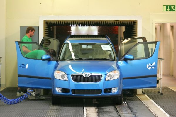 Celníci zadrželi přes 2500 padělků značky Škoda.