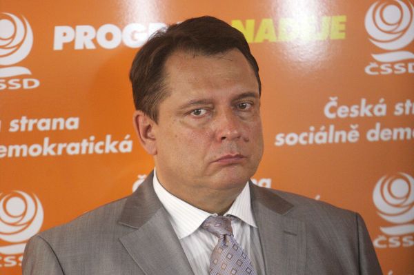 Jiřího Paroubka nikdo k odchodu z čela strany nevyzval.