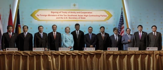 Ministři zahraničí USA a členských zemí ASEAN a generální tajemník.