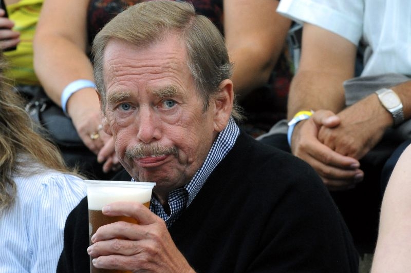 Exprezident Václav Havel během koncertu Suzanne Vega.