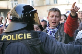 Kdo zaplatí brněnský zásah policie, je zatím v jednání.
