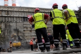 Stavební společnost zvyšuje uprostřed recese zisk.