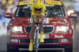 Suverénní Alberto Contador vyhrál i časovku a dál na Tour vede. Suverénní Alberto Contador vyhrál i časovku a dál na Tour vede.