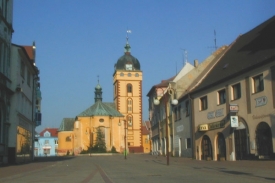 Jirkov nabídl nájemníkům ke koupi 1460 bytů. Zbývá jich 517.