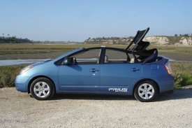 Ve firmě Newport Convertible Engineering si poradili i s Priusem.