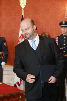 Ministr Pecina schválil deset strážníků pro Janov. Ministr Pecina schválil deset strážníků pro Janov.