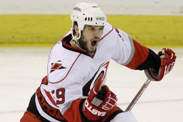 Hokejista Chad LaRose z celku Carolina Hurricanes.