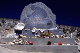 Památník zesnulého Toma Simpsona na Mt. Ventoux.