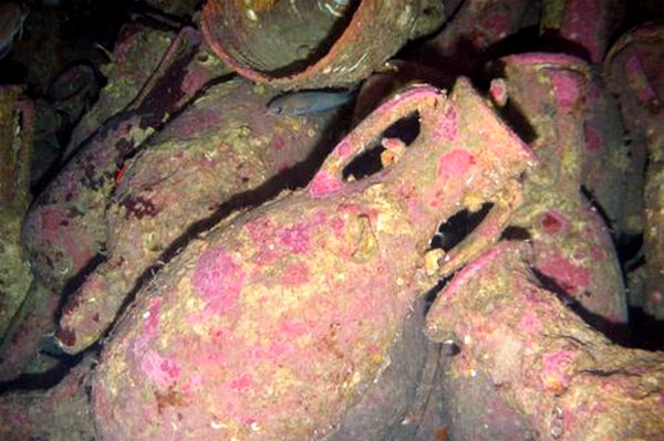 Lodě převážely především amfory na víno a olivový olej.