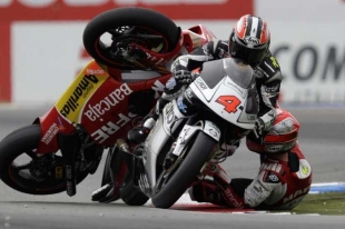 Japonec Hiroši Aojama, vítěz závodu do 250 ccm.