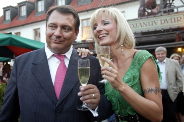 Manželé Paroubkovi na oslavě narozenin.