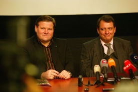 ČSSD se k nabídce komunistů staví zdrženlivě.