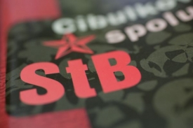 Úkoly údajně plnil i v zahraničí, protože často cestoval.