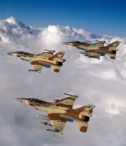 Izraelské F-16 jsou stále připravené zasáhnout proti Íránu.
