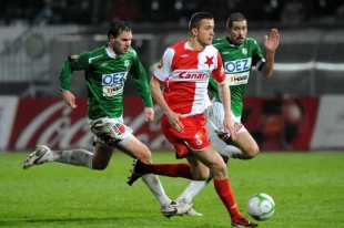 Fotbalista Slavie Tomáš Pekhart si na tréninku zlomil nohu.