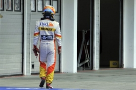 &Scaron;paněl&scaron;t&iacute; fanou&scaron;ci doufaj&iacute;, že Alonso bude moci startovat.