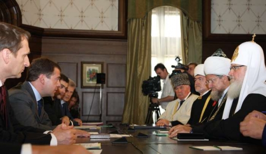 Ruský prezident Medveděv se zástupci pravoslavné církve.