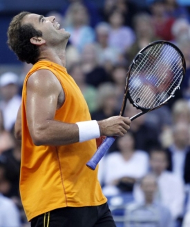Tenista Pete Sampras během exhibice s Maratem Safinem.