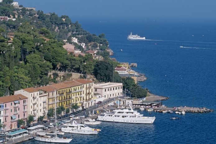 Dovolenou v letovisku Monte Argentario si prý Topolánek platil sám.