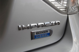 Takový nápis uvidíte jen na Subaru. Žádná jiná automobilka naftový boxer nemá, relativně malá japonská značka si jej vyvinula sama. Což je obdivuhodné.