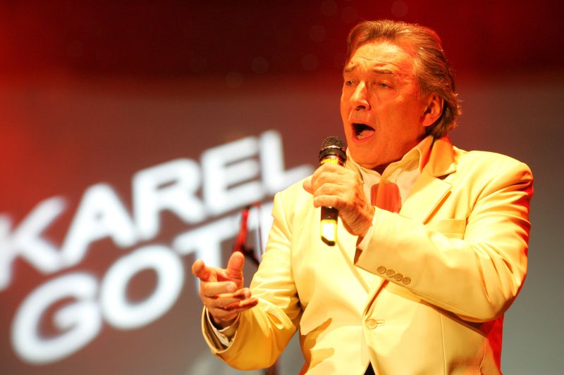 Karel Gott byl ve spisu StB nařčen, že má úchylku.