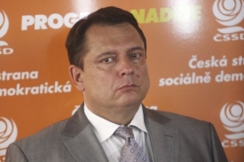 Podle Paroubka by spolupráce s KSČM ohrozila postavení ČSSD.