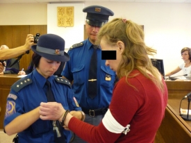 Matka chlapců rodičovskou roli naprosto nezvl&aacute;dla, m&iacute;n&iacute; psycholog.