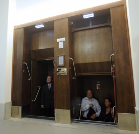 Nového kabátu se dočkal i paternoster. Nového kabátu se dočkal i paternoster.
