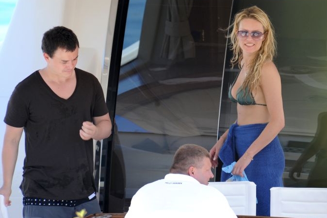 Silná sestava: hokejista Hudler, modelka Krainová a exministr Řebíček. Silná sestava: hokejista Hudler, modelka Krainová a exministr Řebíček.