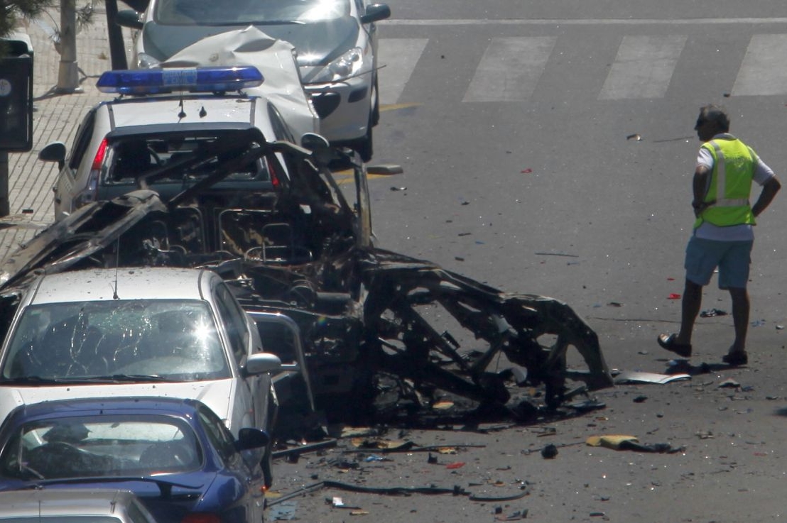 Exploze automobilu usmrtila dva policisty.