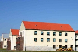 Dům pro seniory v areálu bývalých kasáren v Janovicích stát nebude. Dům pro seniory v areálu bývalých kasáren v Janovicích stát nebude.