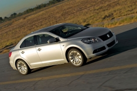 Délkou 4,65 metru se Kizashi blíží třeba Subaru Legacy.