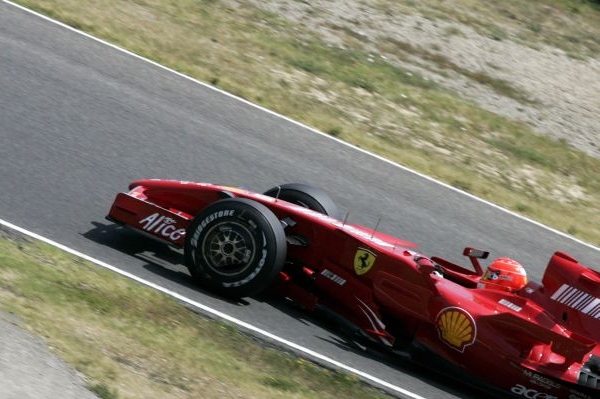 Michael Schumacher při svém návratu do kokpitu Ferrari.