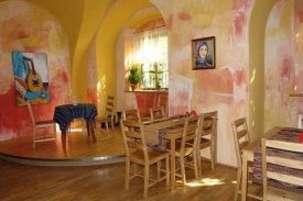 Interiér restaurace Agiu Georgiu.