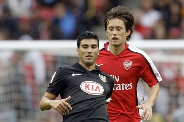 Tomáš Rosický (vpravo) se vrátil na Emirates Stadium.