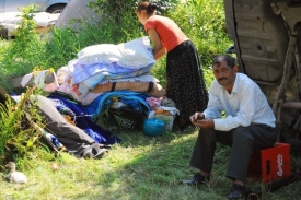 Romové Husinec dnes zřejmě neopustí.