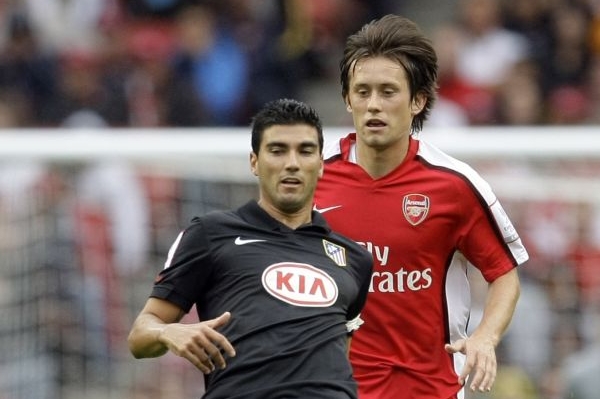 Tomáš Rosický v utkání proti Atléticu Madrid v rámci Emirates Cupu.